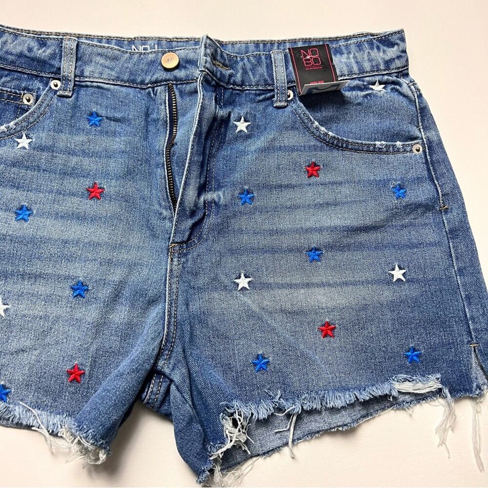 No Boundaries Women’s Star Print Embroidery Design Raw Denim Hem Shorts Sz 13 - Picture 4 of 9